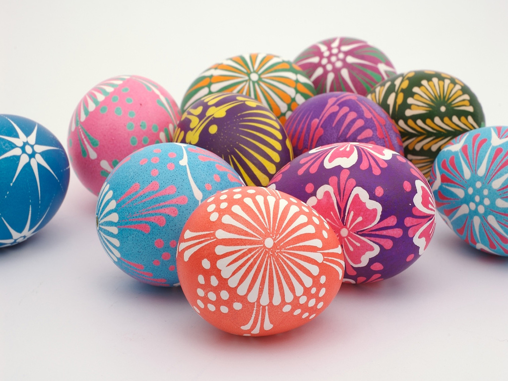 Polish Easter Eggs- Wycinanki Easter Eggs - Easter - Easter decor - holiday decorating - decor - easter bunny - easter egg - easter candy - food - crafts - lace painted eggs via pinterest